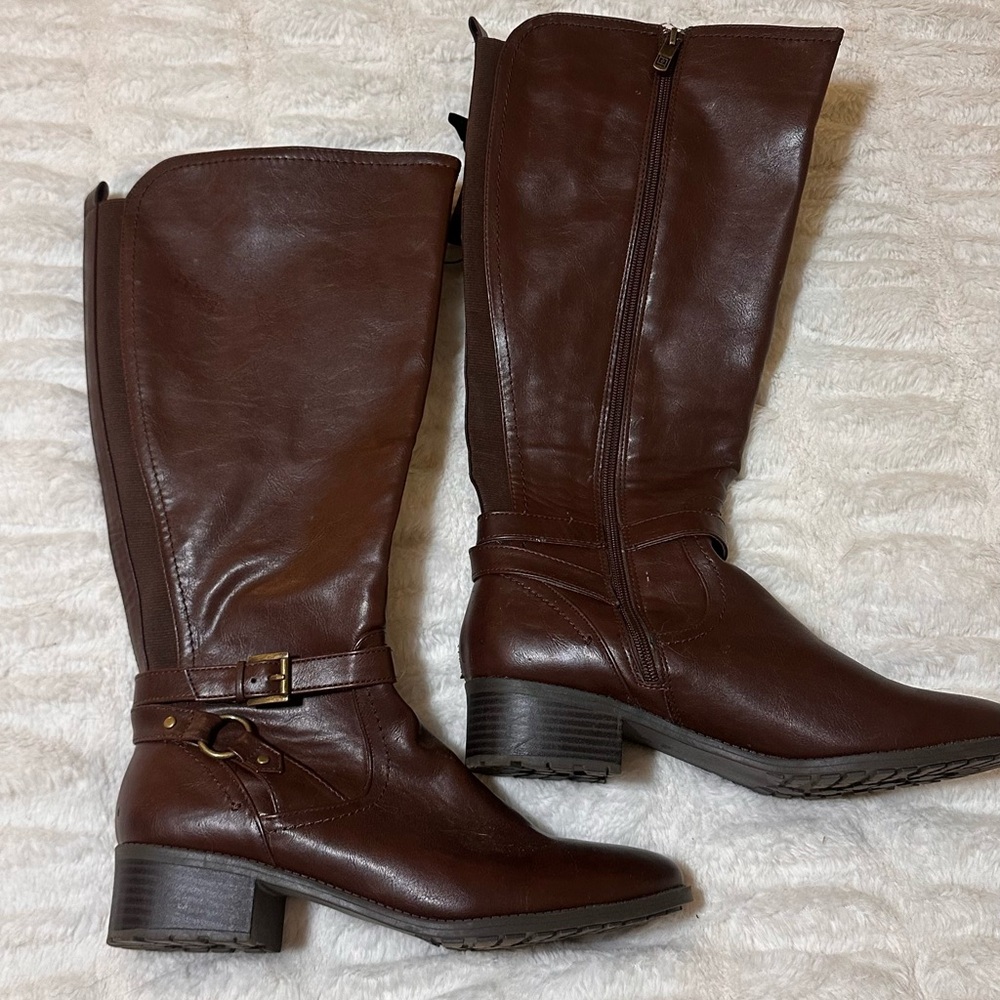 Tall wide shaft boots